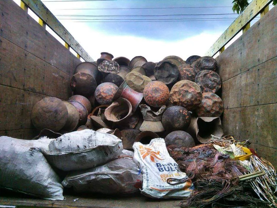 Membeli aneka limbah logam bekas, aki bekas, AC bekas