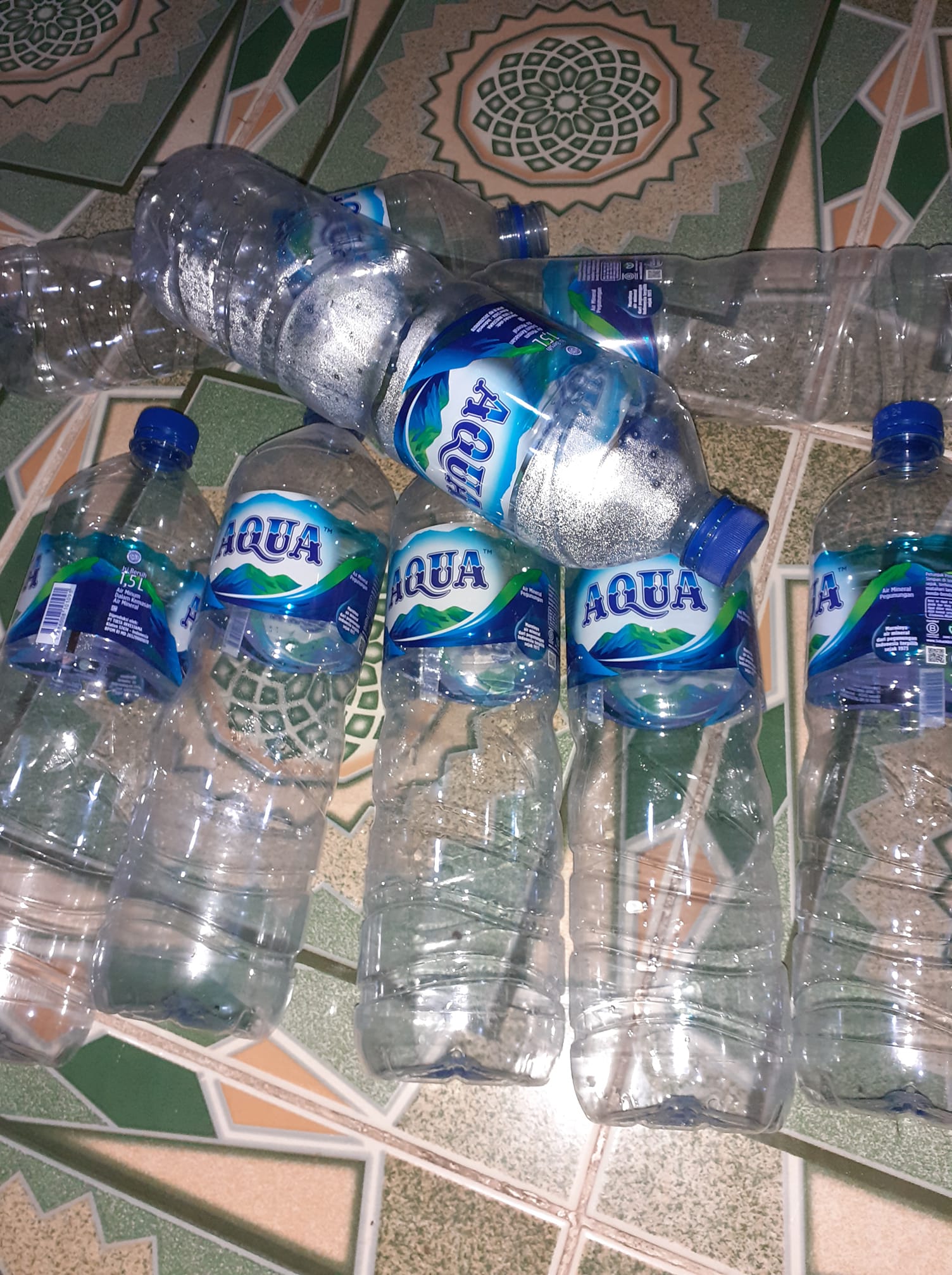 Dibeli botol bekas air minum jenis PET dengan harga tinggi