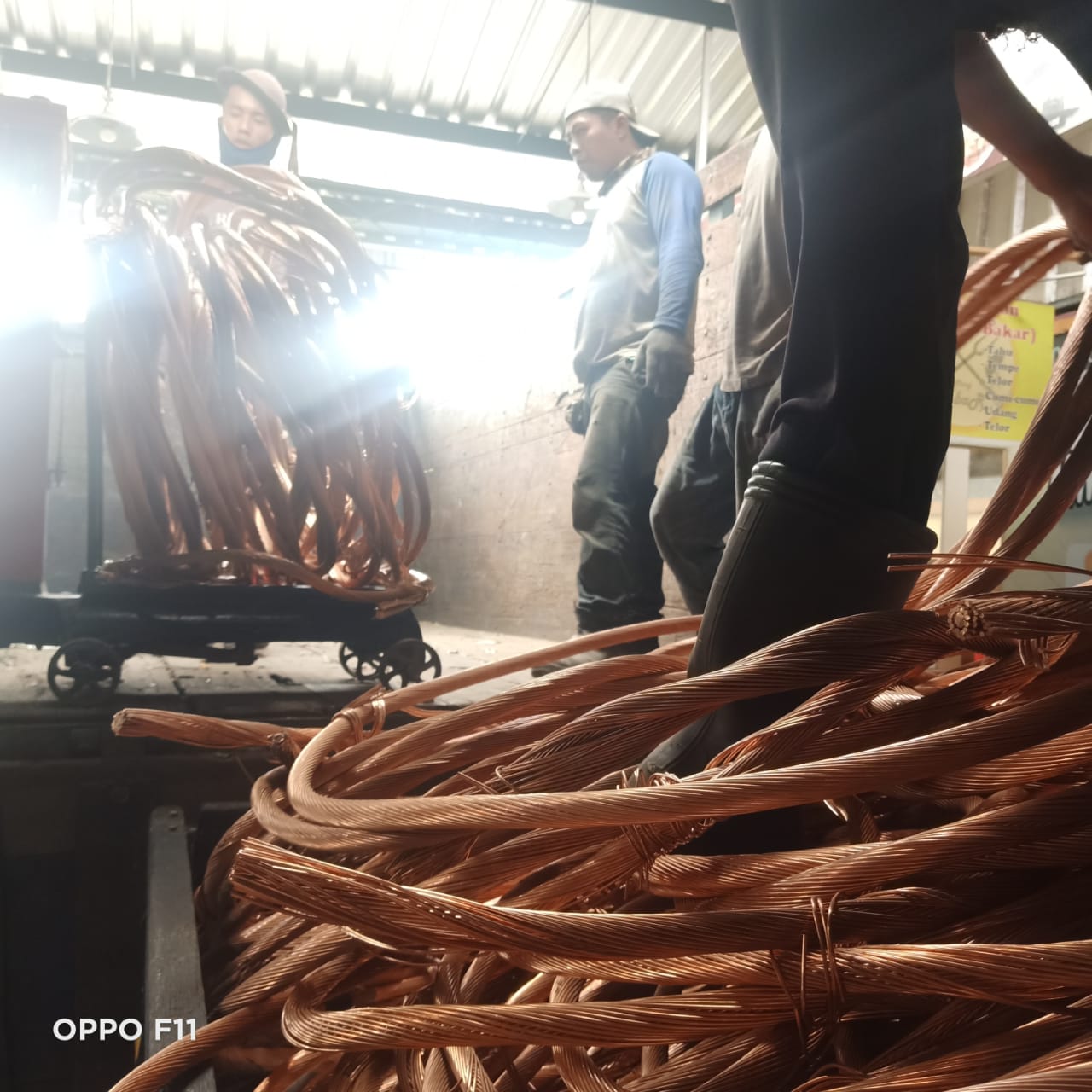 Membeli aneka limbah logam bekas, aki bekas, AC bekas